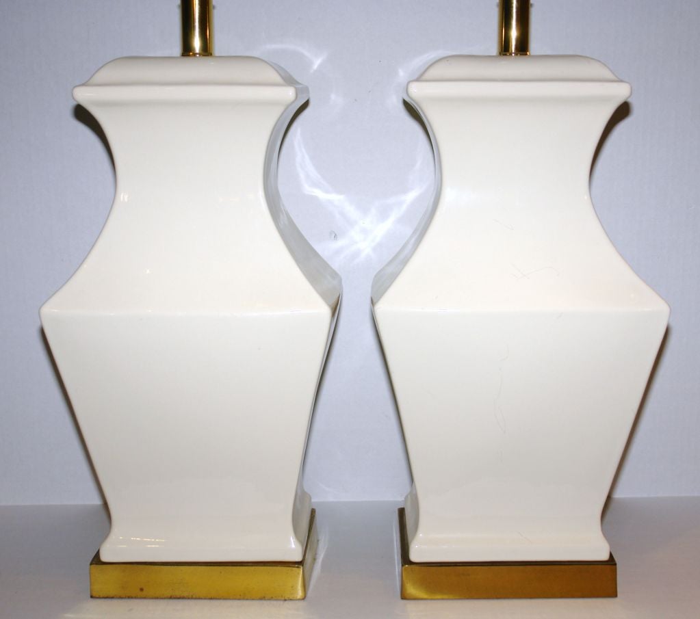 A pair of circa 1940's French white porcelain glazed table lamps.

Measurements
Height of body: 17.5