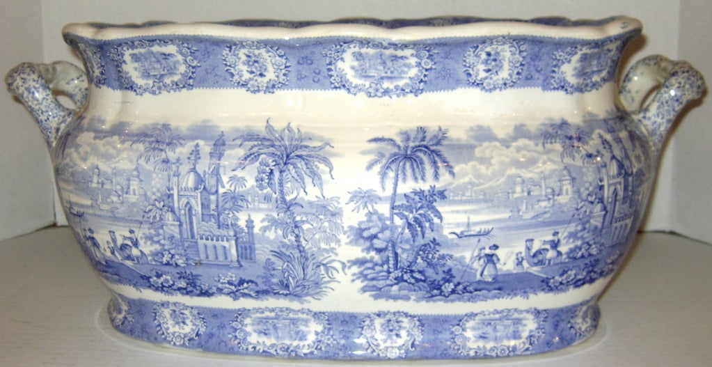 English Porcelain Cachepot In Good Condition For Sale In New York, NY