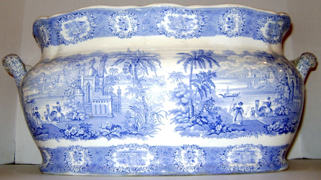 19th Century English Porcelain Cachepot For Sale