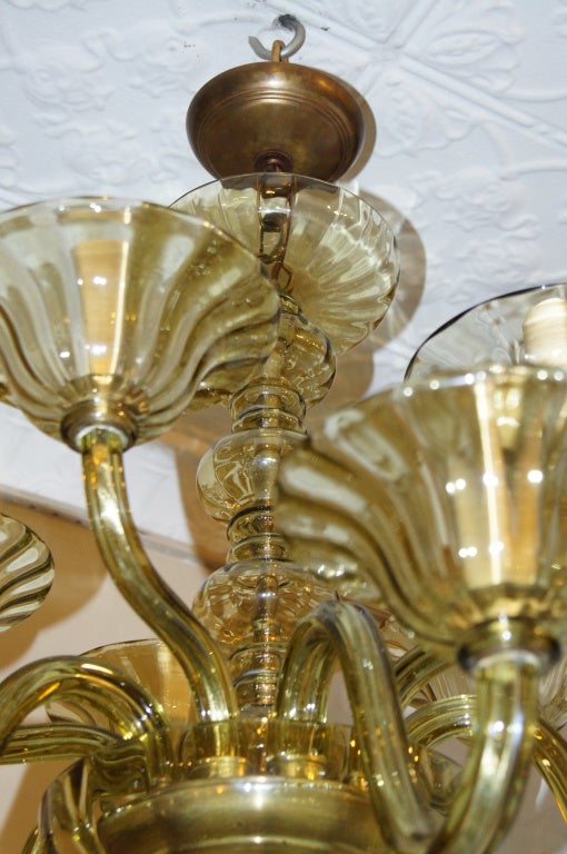 Milieu du XXe siècle Lustre en verre de Murano vert pâle en vente