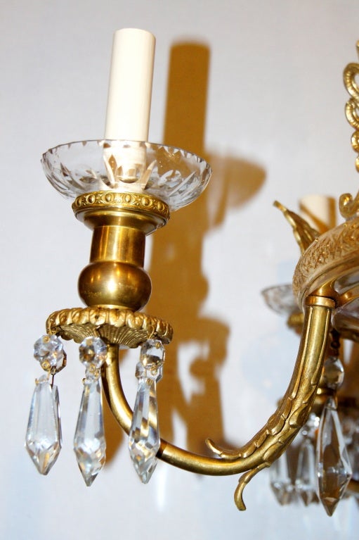 Französischer Kronleuchter aus vergoldeter Bronze und Kristall im Zustand „Gut“ im Angebot in New York, NY