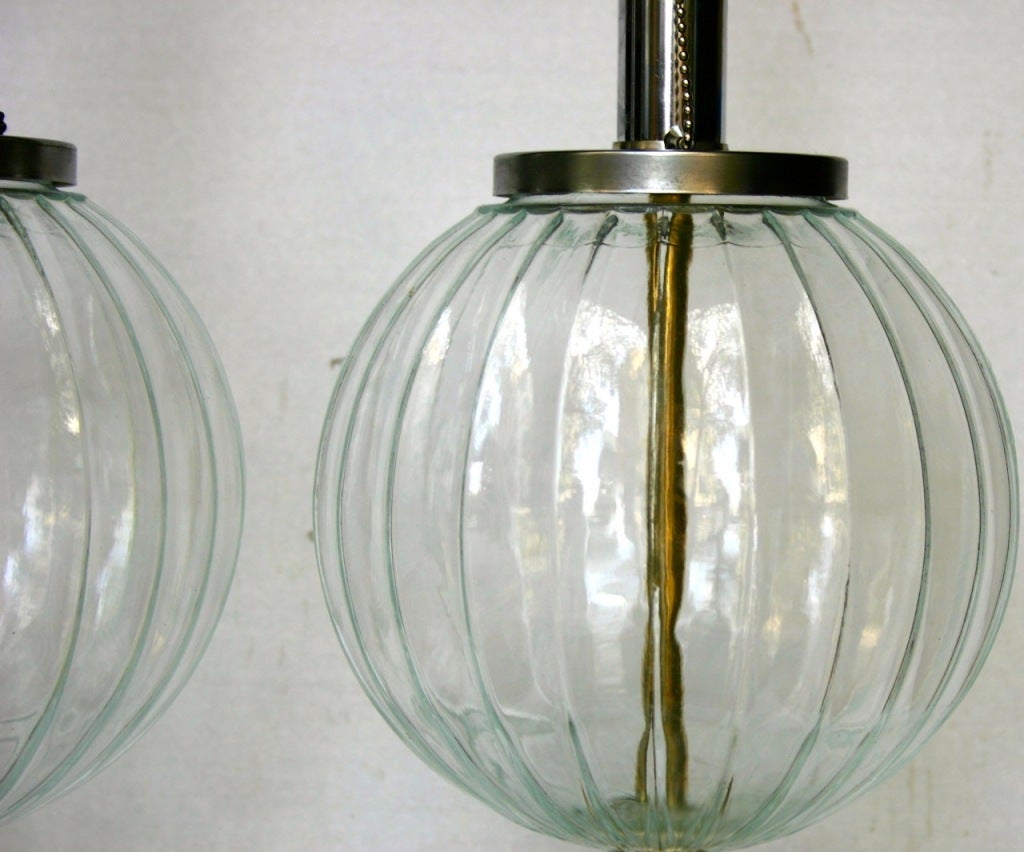 Francese Lampade da tavolo in vetro stampato in vendita