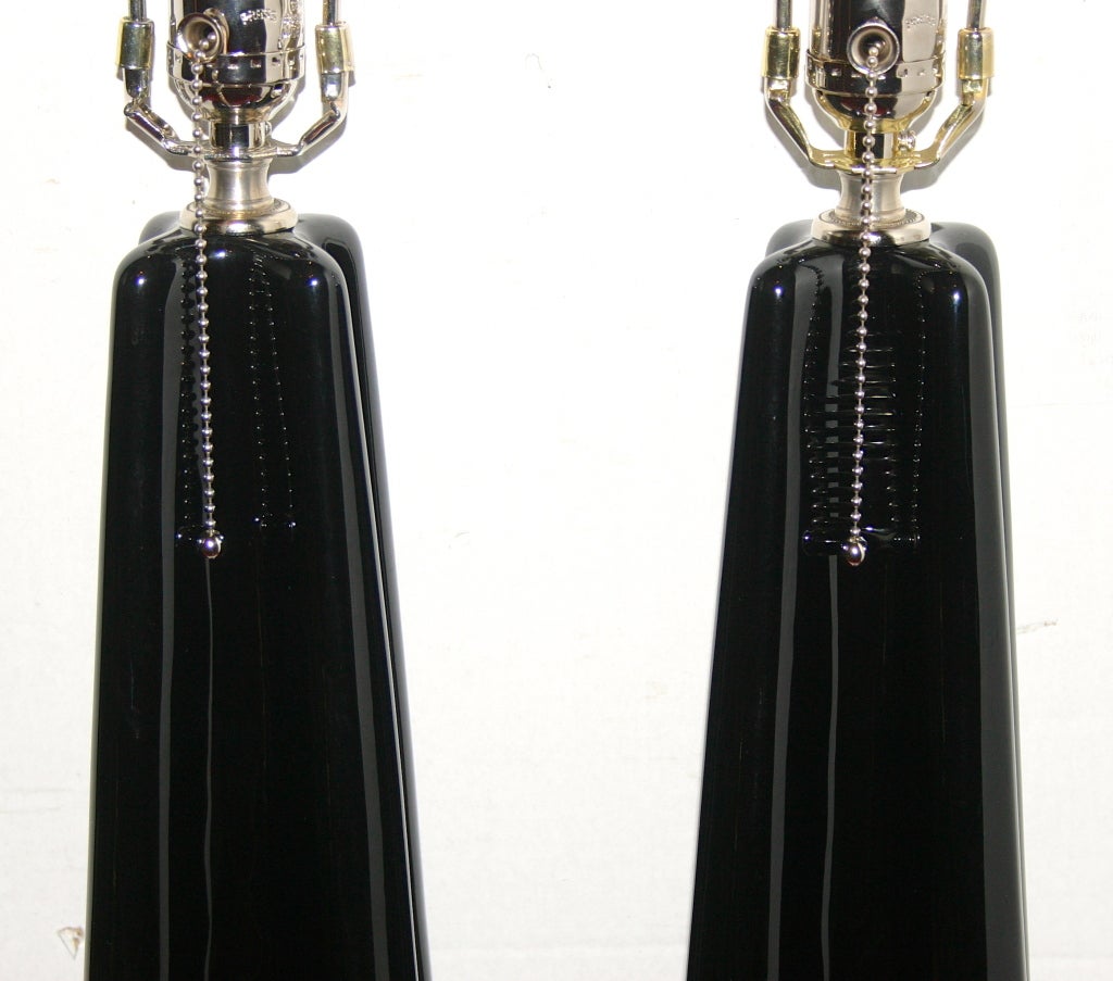 Moderne Black Porcelain Table Lamps In Good Condition For Sale In New York, NY