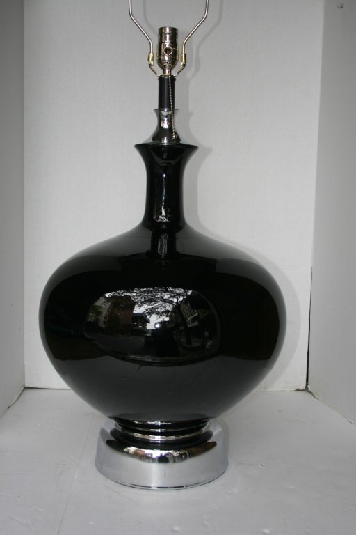 Milieu du XXe siècle Grandes lampes porcelaine noire en vente