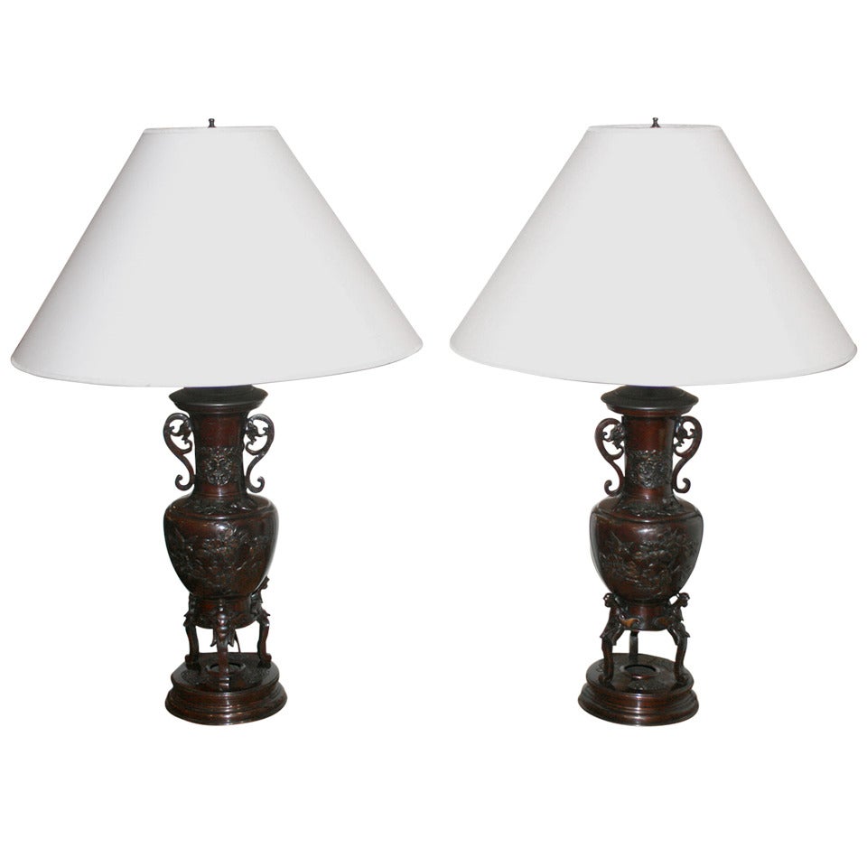 Pair of Late 19th Century Japanese Bronze Lamps For Sale