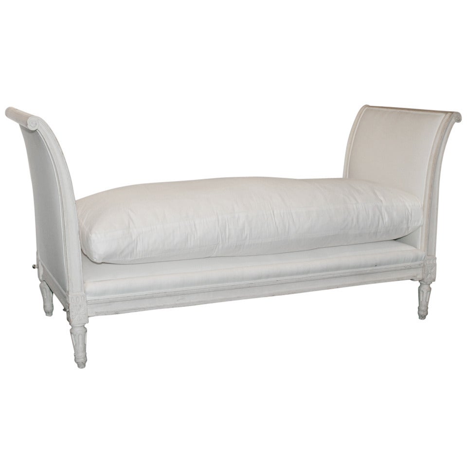 Early 20th Century Louis XVI Style Painted Daybed For Sale