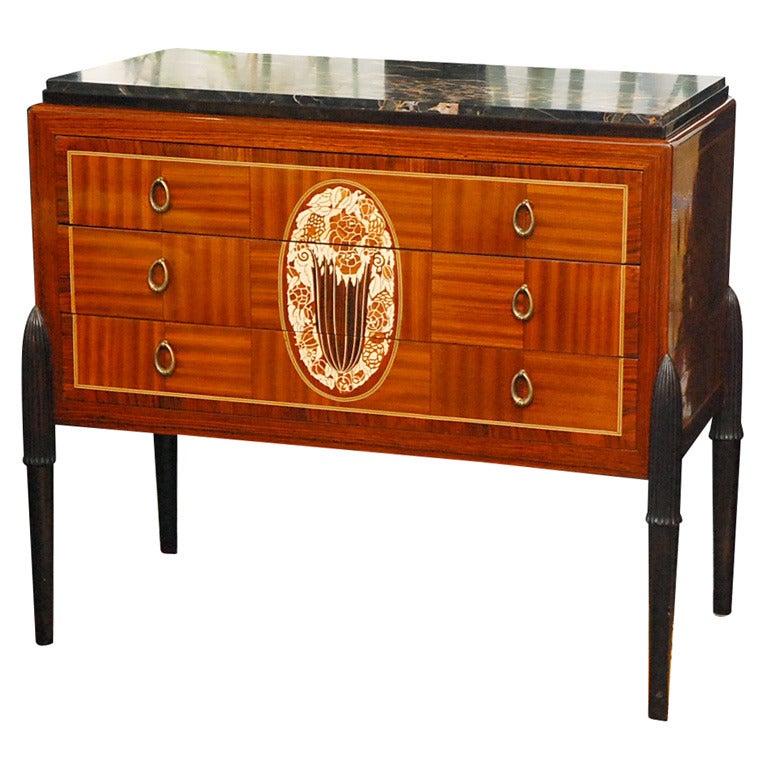 Rare commode en marqueterie de Mercier Frères en palissandre et acajou