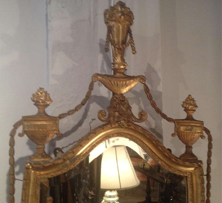 Neoclassical American Adams Style Girondole Mirror For Sale