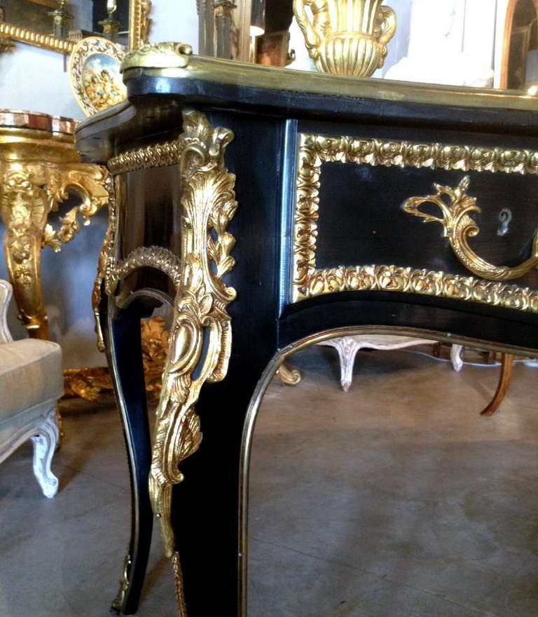 French Louis XV Style Leather Top Ebonized Bureau Plat In Excellent Condition In West Palm Beach, FL