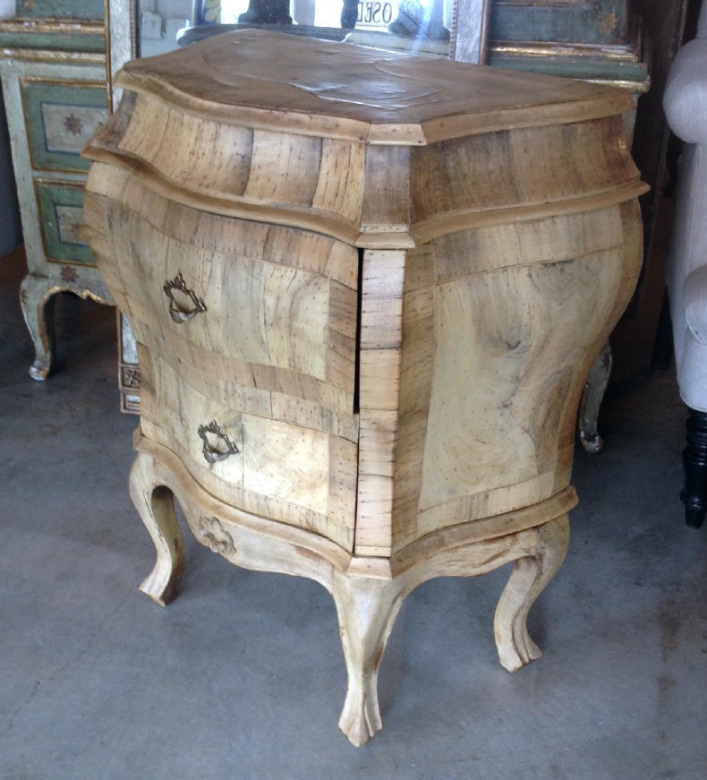 Wood Pair of Italian Walnut Commodes For Sale