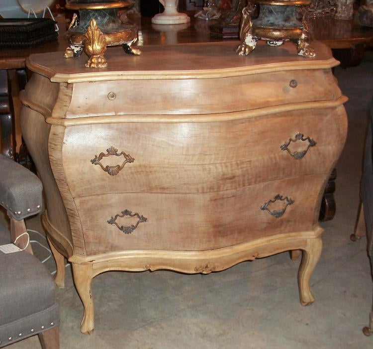 Italian Bombe Chest In Excellent Condition In West Palm Beach, FL