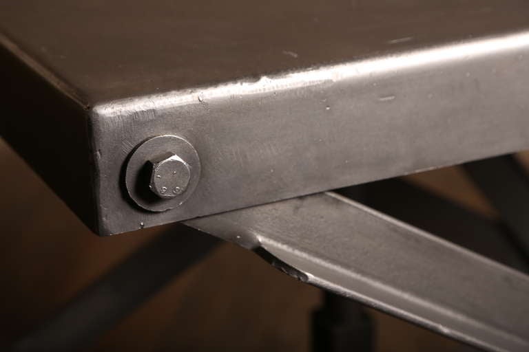 Vintage Industrial Adjustable Steel Factory Scissor Lift Rolling Table - Cart In Excellent Condition In Oakville, CT
