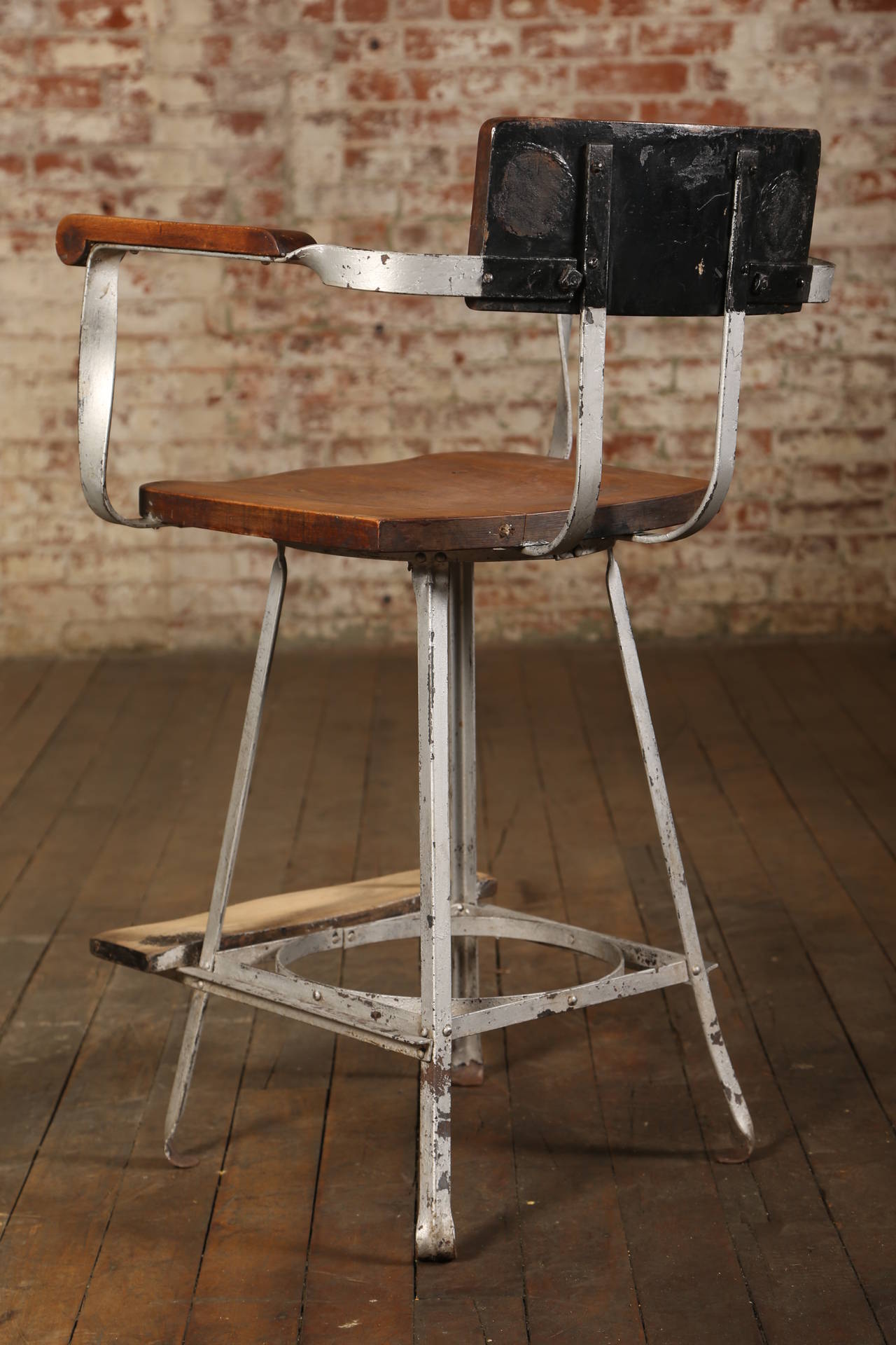 Vintage Industrial Stool with Footrest In Good Condition In Oakville, CT
