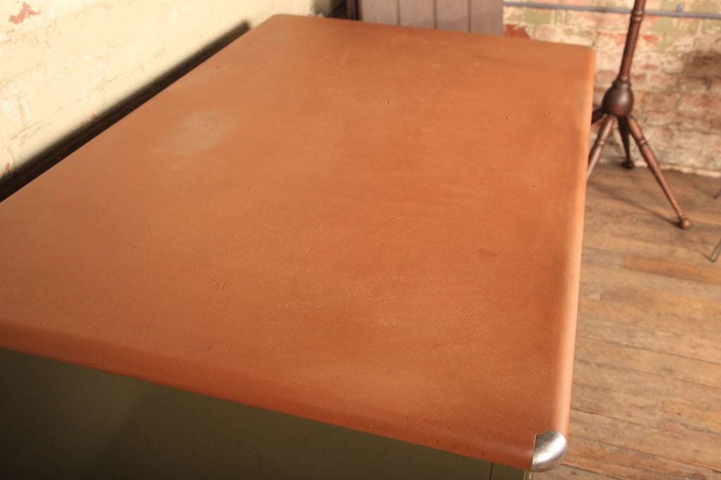 American Shaw-Walker Single- Pedestal Flat Top Desk #295034-1
