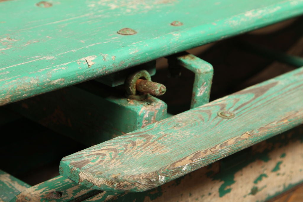 Toboggan de neige vintage en bois ancien de fabrication américaine en vente 3