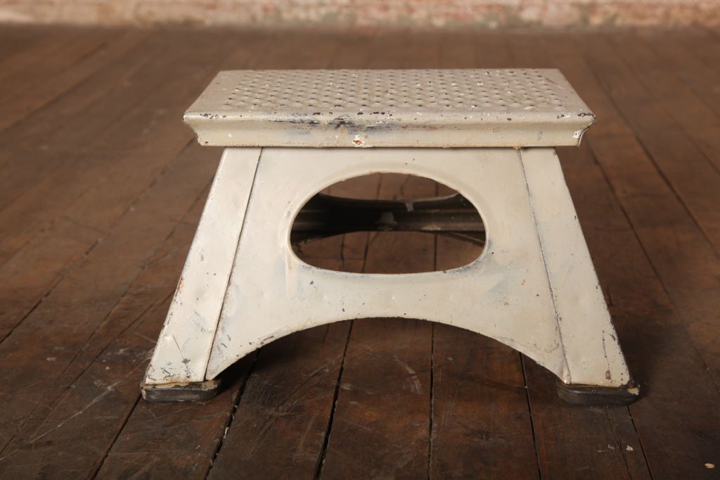 Original Vintage, American made Train Station Step Stool In Good Condition In Oakville, CT