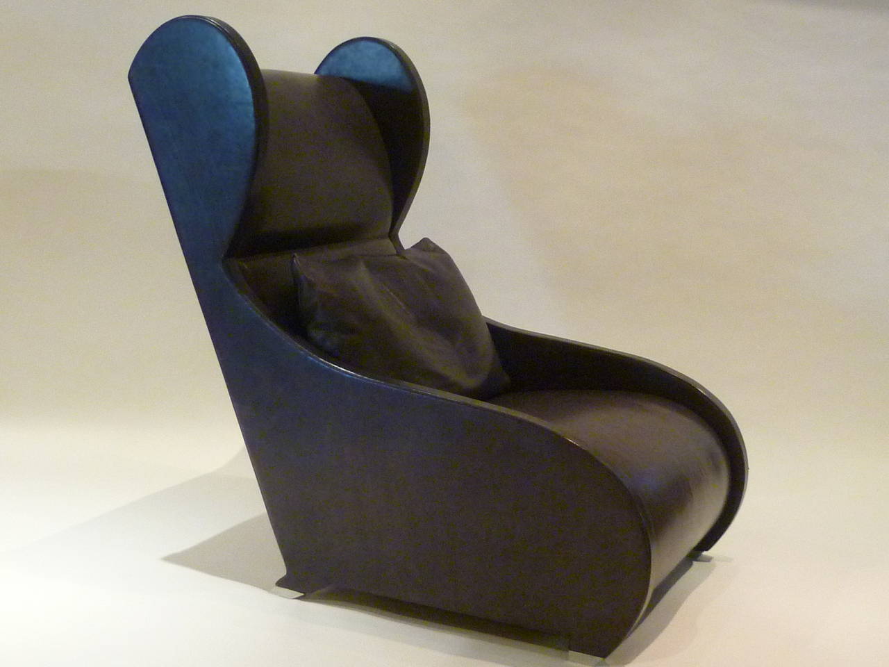 Modernist 1980 Pompeiian Wingback Lounge Chair by Stanley Jay Friedman In Excellent Condition In Miami, FL