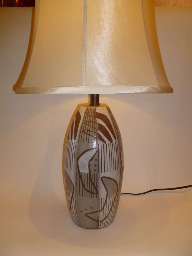 1950s Sgrafitto Pottery Table Lamp Tribal Amoeba Design 5