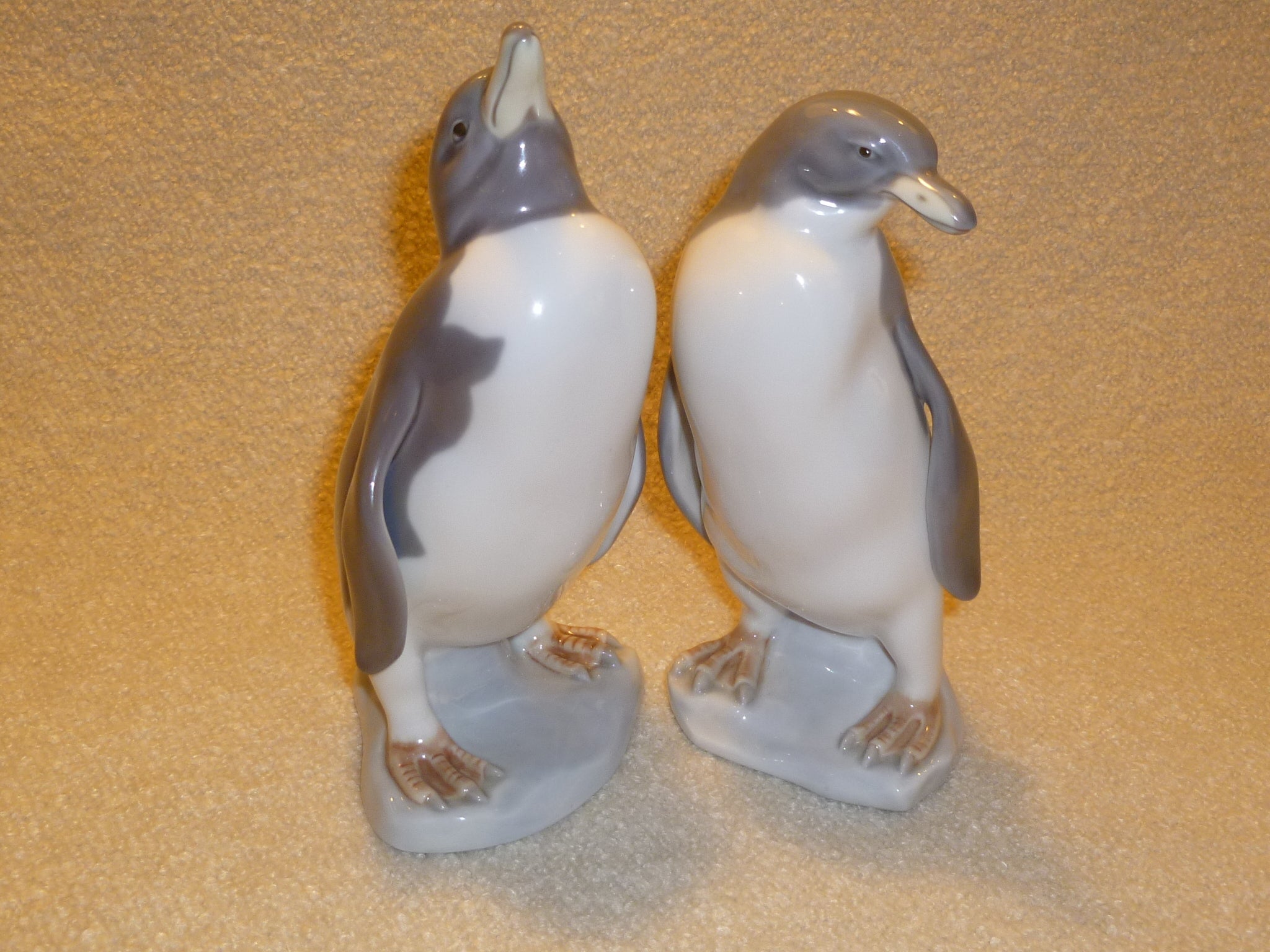 Lladro Pinguinos Porcelain Penguin Figurine Group
