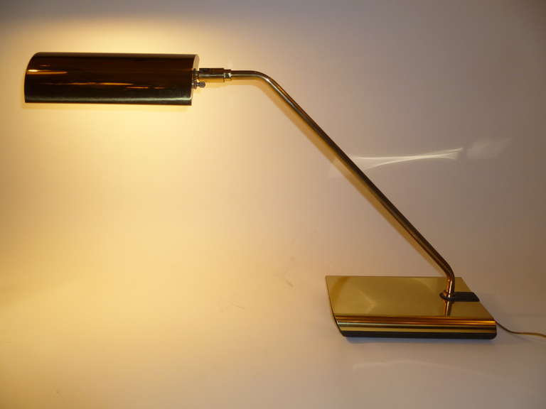 Designed by Anthony Howard for Koch & Lowy, this elegant streamlined desk or task lamp in polished brass with black iron is a great 1970s design for the ages. Articulates side to side and the lamp head turns 360 degrees. Excellent original