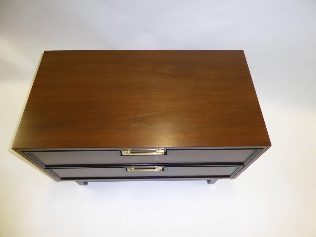 Sleek 1950s Modern Walnut Two-Drawer Bedside Tables In Excellent Condition In Miami, FL