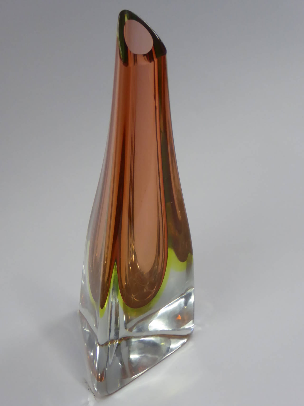 Mid-Century Modern 1950s Cenedese Sommerso Trifoglio Uranium Glass Vase