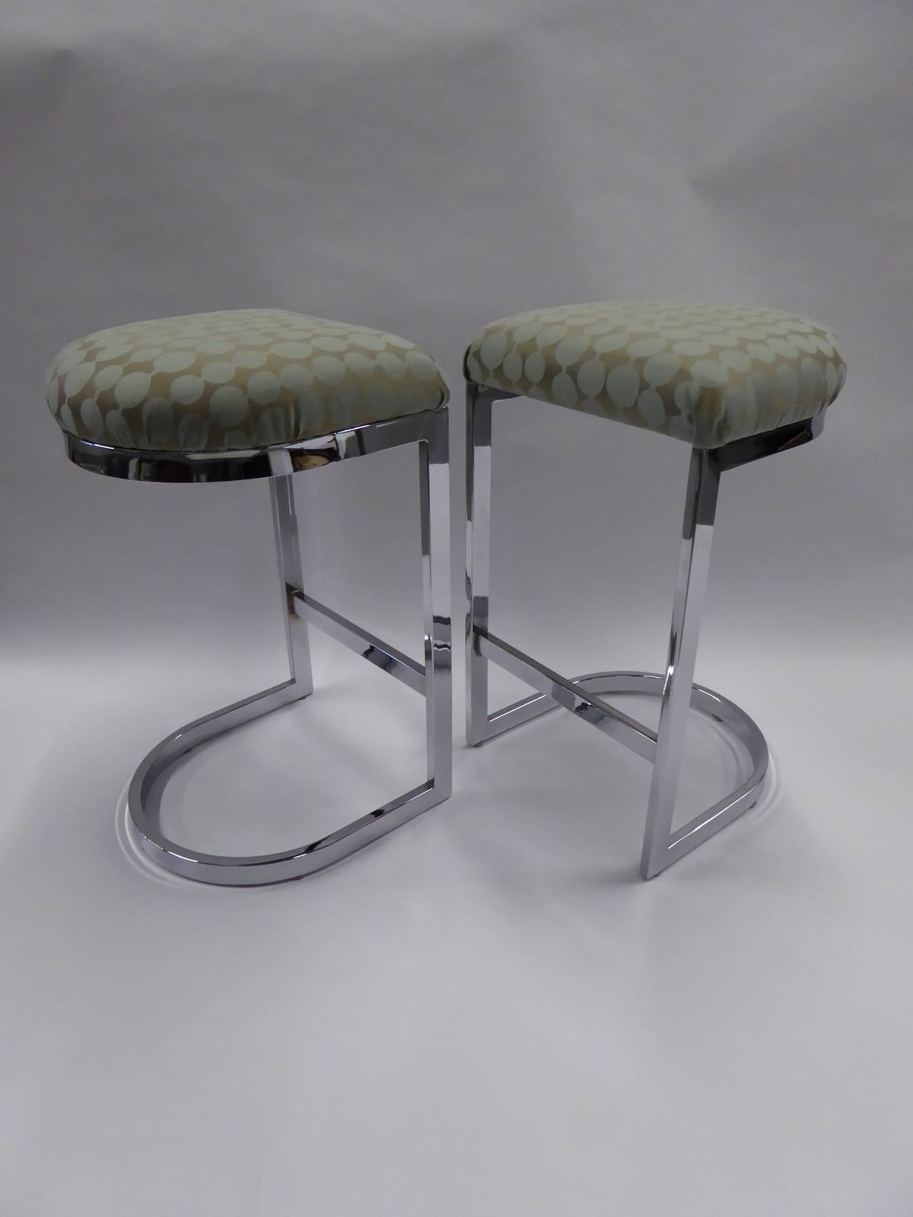 1970s Milo Baughman designed barstools in chrome flat bar construction. Classic Minimalist design. Very, very good condition.

For trade pricing and shipping, please contact dealer.
Measurements:
18