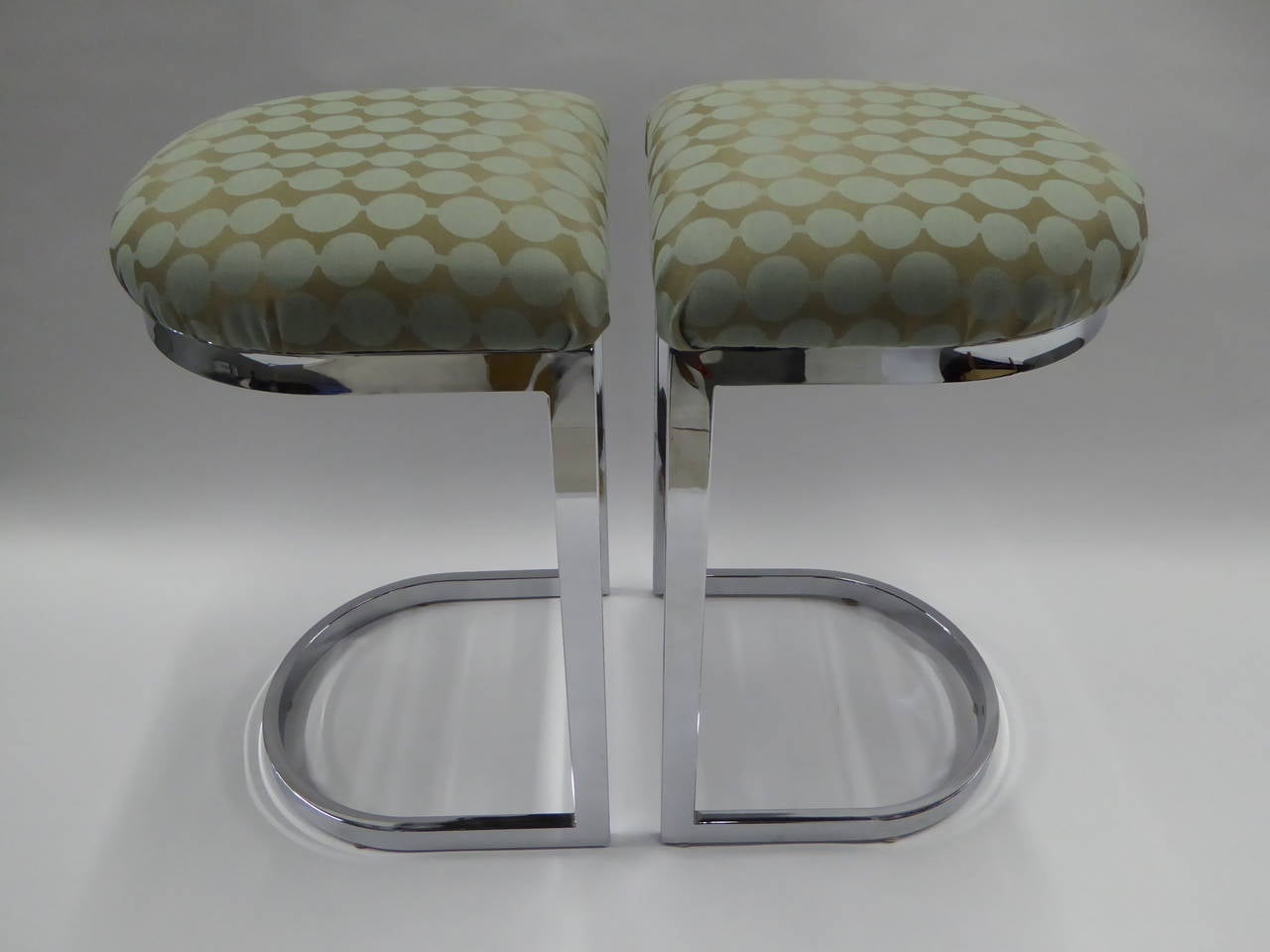 Pair of Milo Baughman Chrome D-Form Barstools In Good Condition In Miami, FL