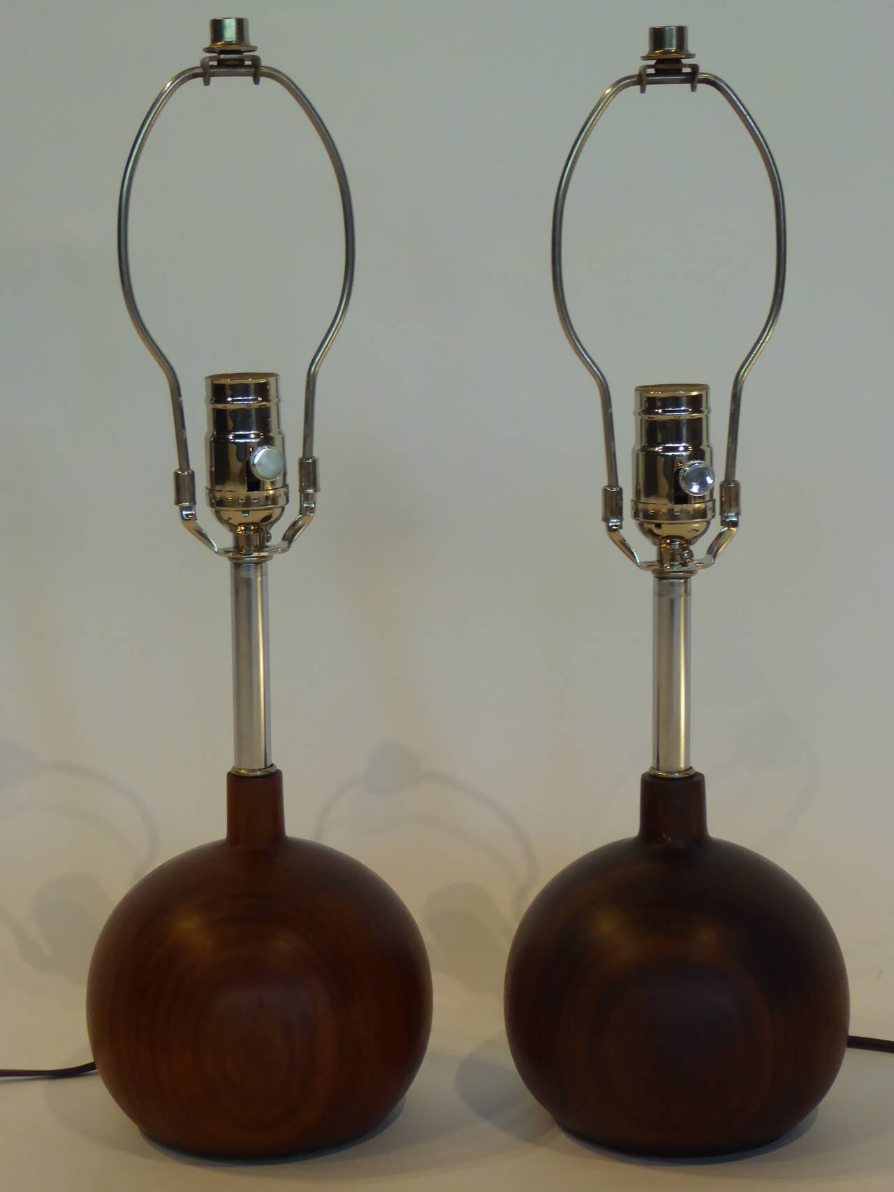 Lathe turned Brazilian rosewood orbs define this pair of petite Danish, 1960s table lamps with chrome necks. Beautifully figured, they have been rewired and have new chrome UL three level sockets. Just add your shades!

Measurements;  5.5