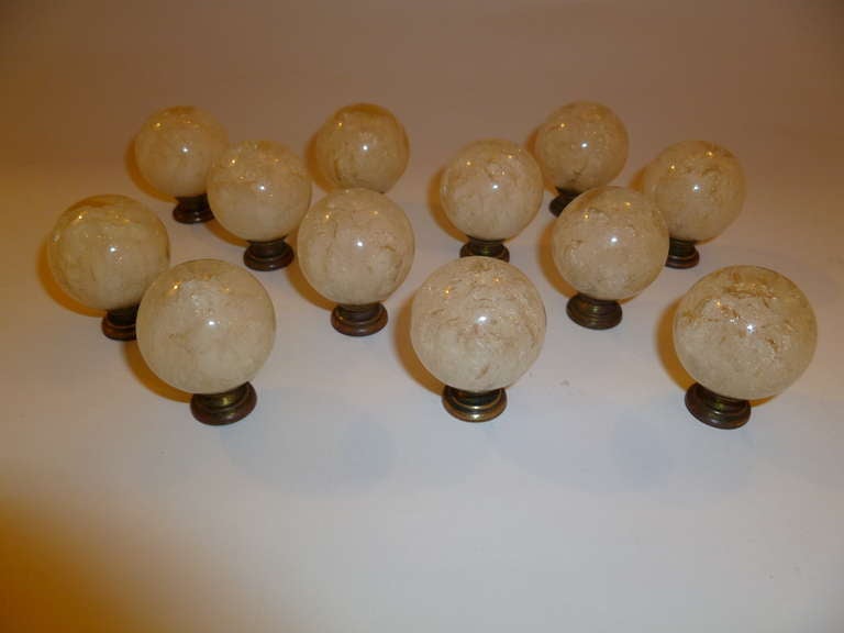 Sleek 1960s Ruth Richmond Lucite Drawer / Door Pulls In Excellent Condition In Miami, FL
