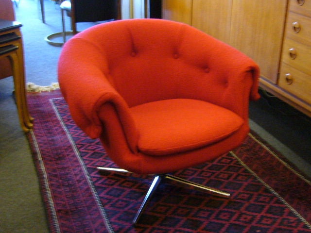 Posh Overman Swivel Lounge Chair 1