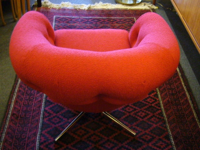 Posh Overman Swivel Lounge Chair 2