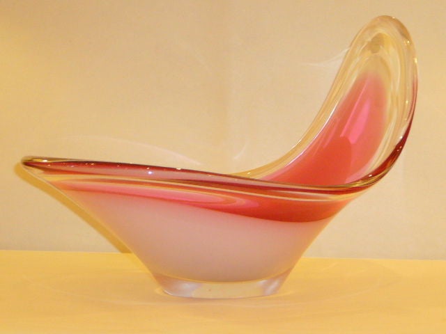 Mid-20th Century Large Peter Kedelv Coquille Blown Glass Bowl for Flygsfors