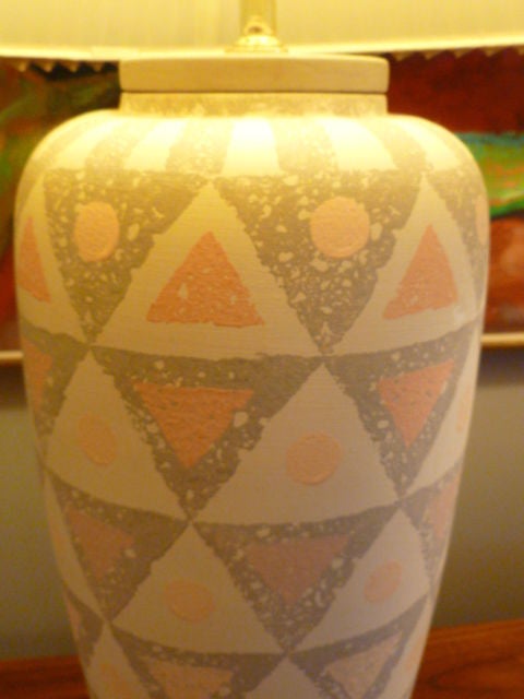 Modern Smart Geometric Motif Vase Form Pottery Table Lamps In Good Condition In Miami, FL