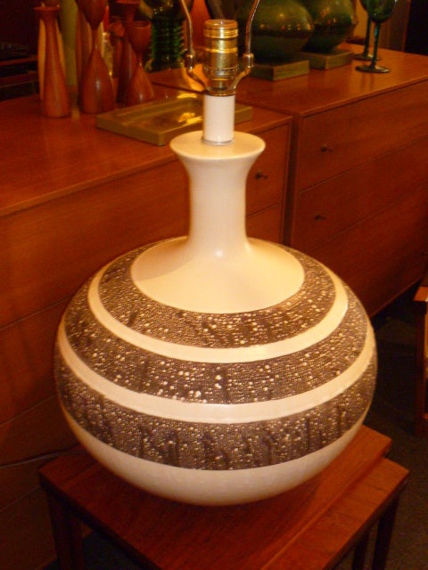 Mid-Century Modern Fat Fun Lava Glaze Pottery Table Lamp, 1960s