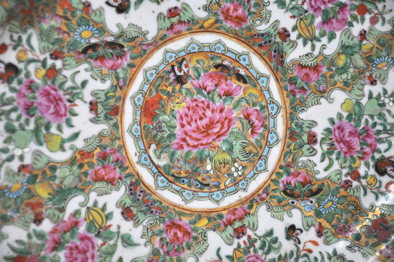 Porcelain Large Chinese Canton Famille Rose Oval Platter, 19th Century