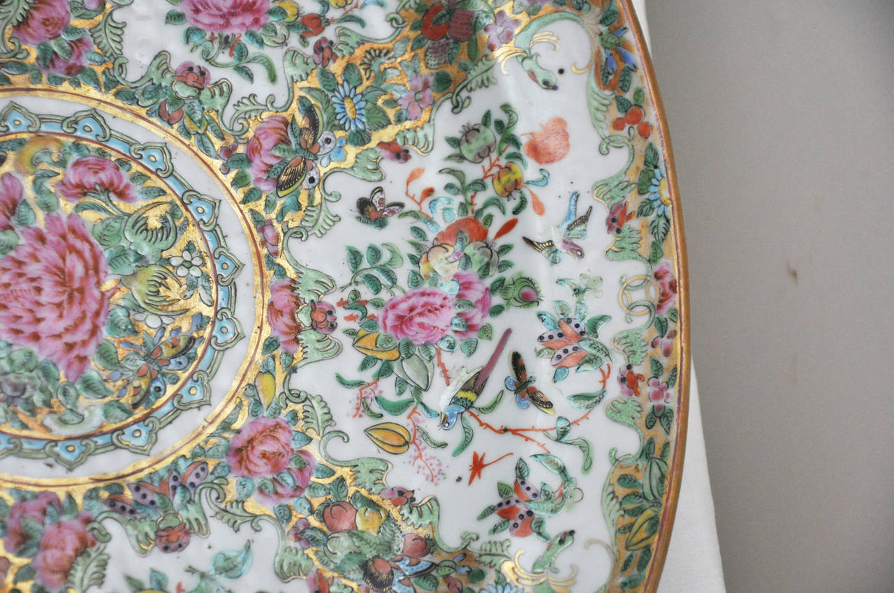 Large Chinese Canton Famille Rose Oval Platter, 19th Century In Excellent Condition In Geneva, IL