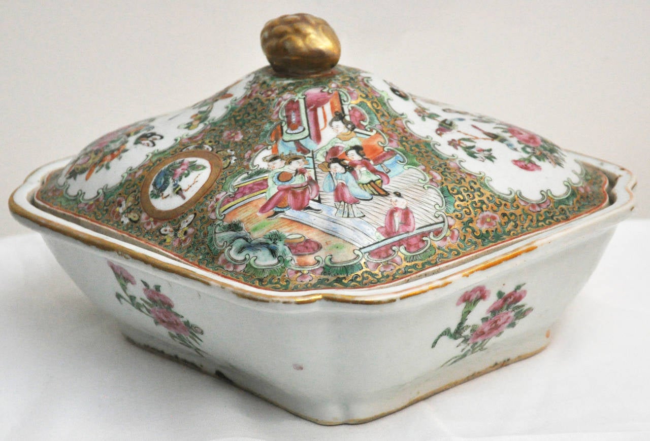 Chinese Canton Porcelain Covered Tureen, Famille Rose, 19th Century For Sale 4