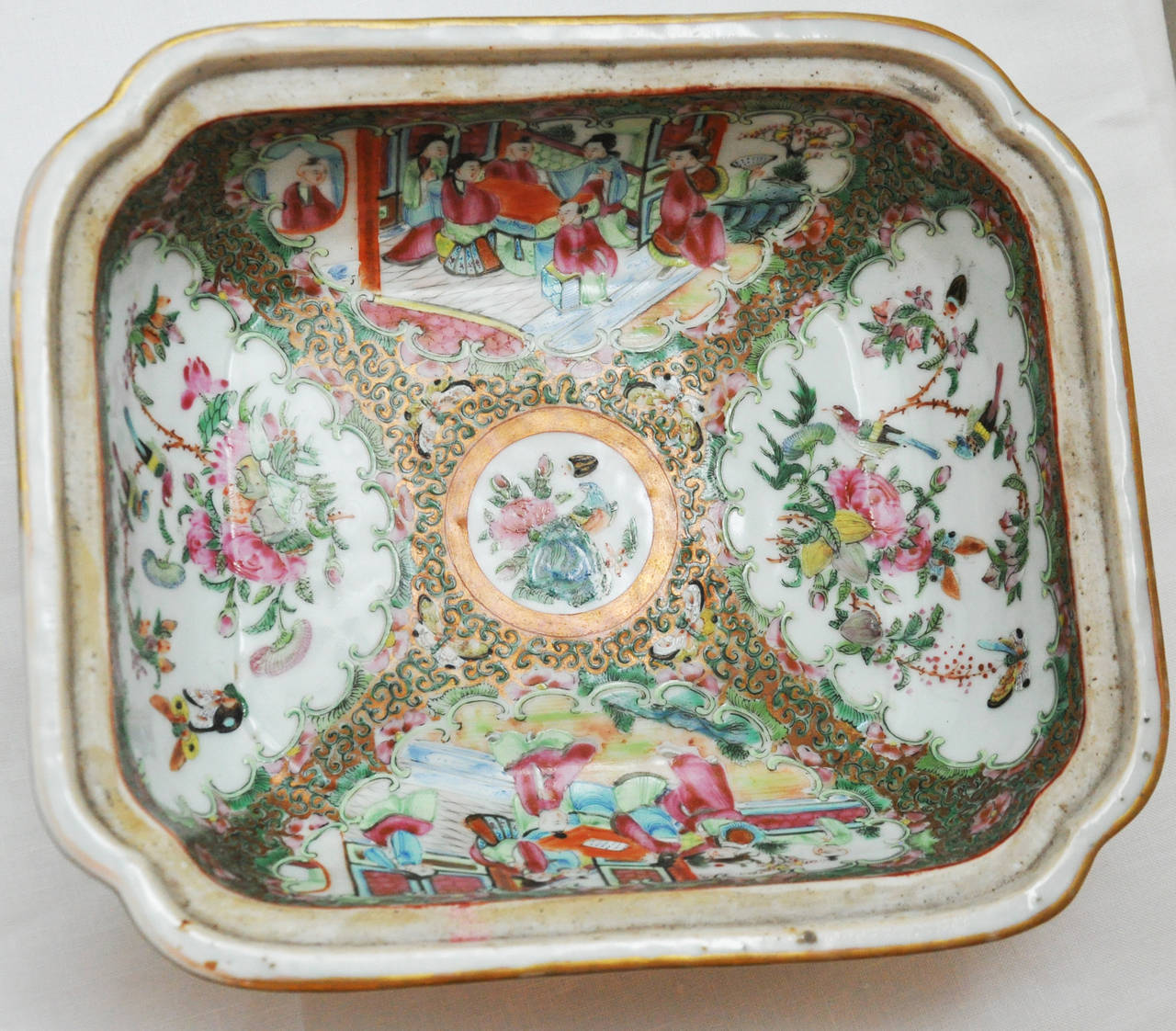 Chinese Canton Porcelain Covered Tureen, Famille Rose, 19th Century For Sale 3