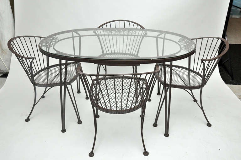 Mid-20th Century Russell Woodard Pinecrest Mid Century Table And Chairs