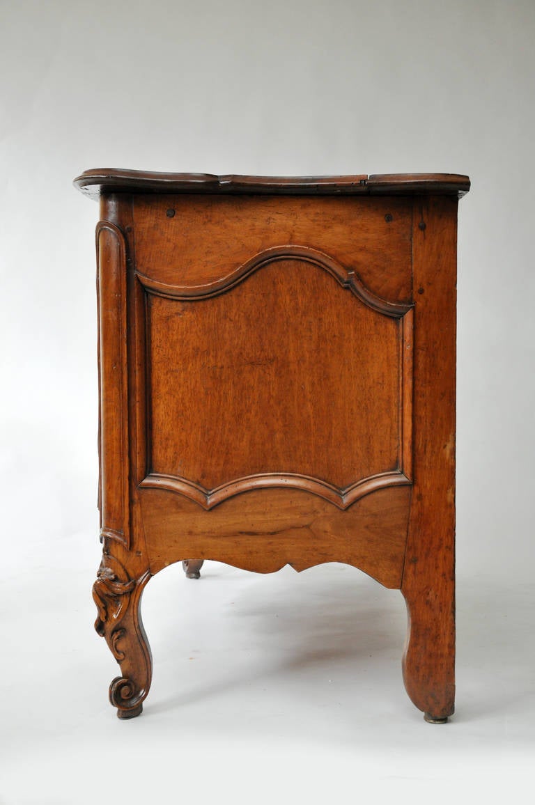 18th Century and Earlier 18th Century French Walnut Commode For Sale