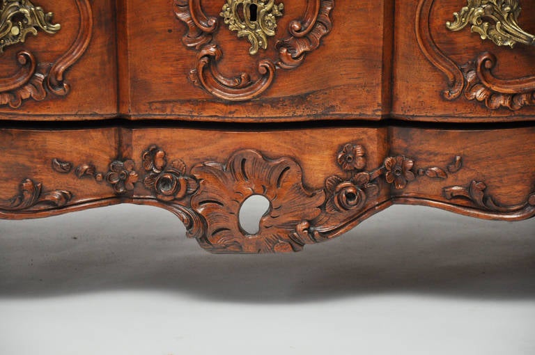 French 18th Century Walnut Commode Arbalète with Original Bronzes For Sale