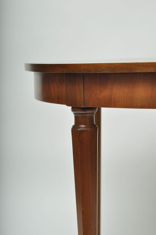 Round Cherry Dining Table By Kindel With Three Leaves In Excellent Condition In Geneva, IL