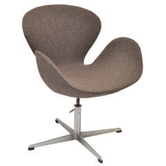 Arne Jacobsen Swan Chair