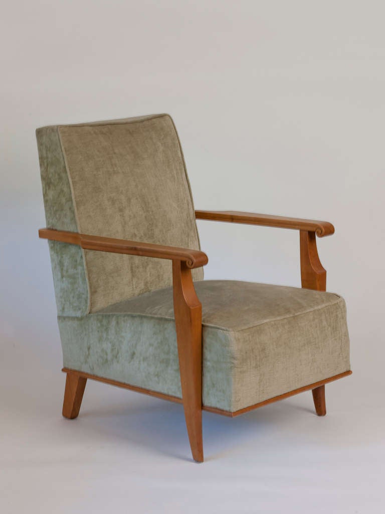 Elegant pair of arm chairs in sycamore attributed to Maurice Jallot.