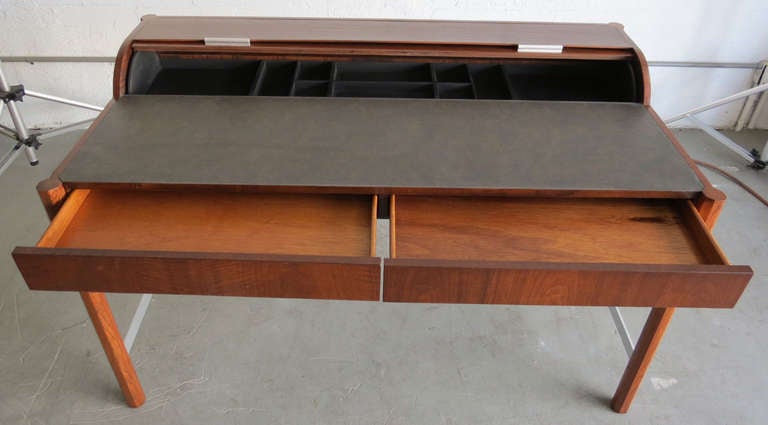 American Vintage Hekman Mid Century Modern Desk With Cylinder Roll For Sale