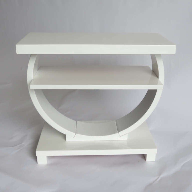 Mid-20th Century American Art Deco Pair of White Lacquer Modernage End Tables For Sale