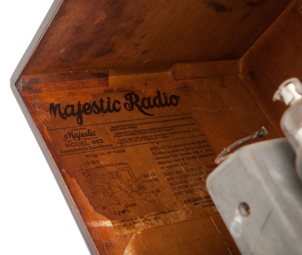 Walnut CENTURY SIX MAJESTIC American Art Deco Radio