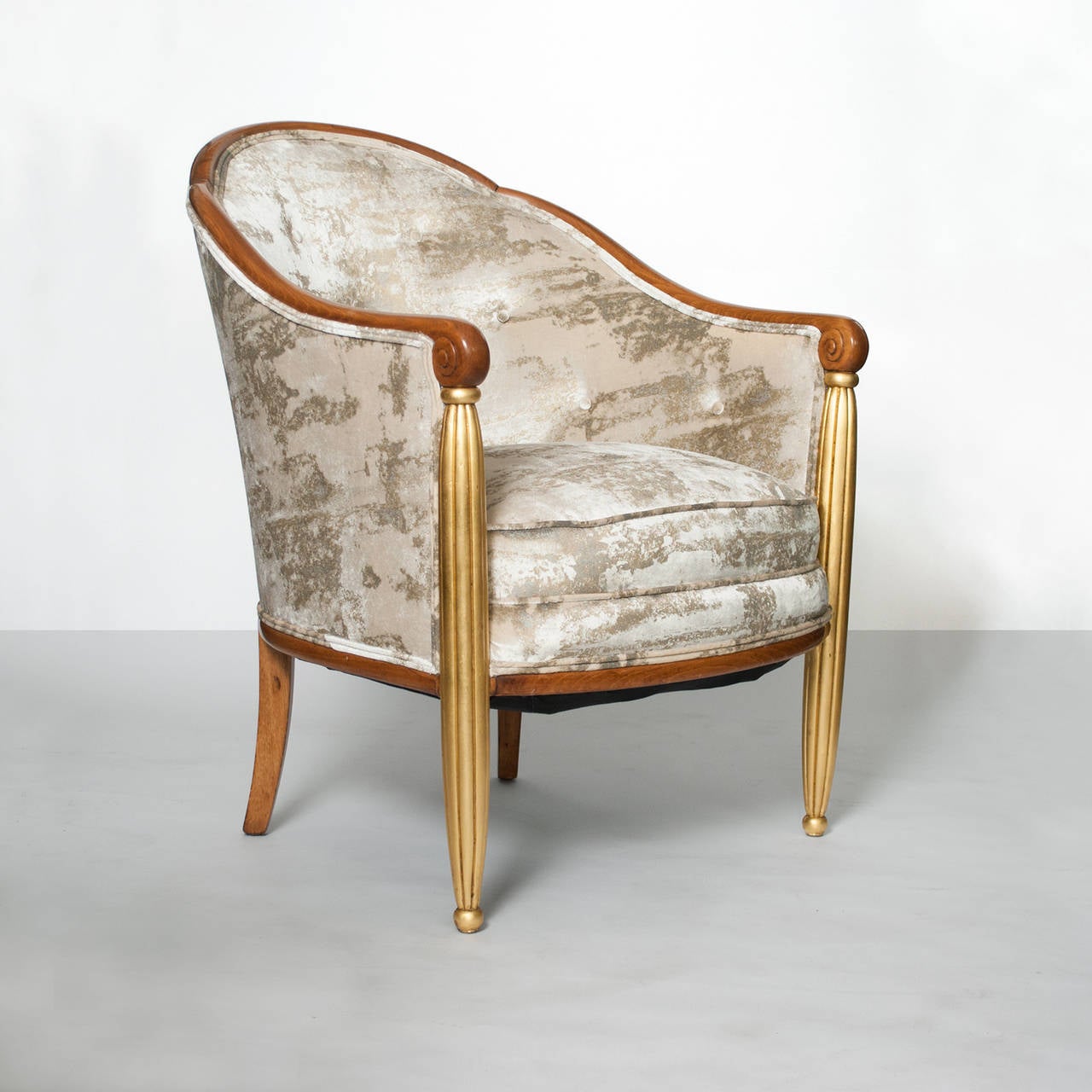 Pair of French Art Deco Parcel-Gilt Bergères Chairs in Velvet In Excellent Condition In New York, NY