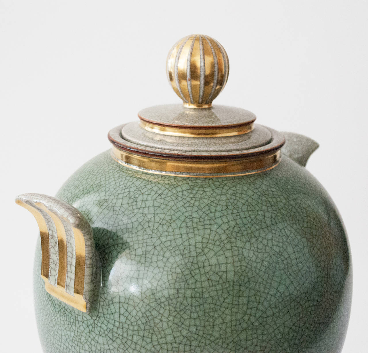 Very Large Royal Copenhagen Gilt & Craquelure Jar with Lid in Green. In Excellent Condition In New York, NY